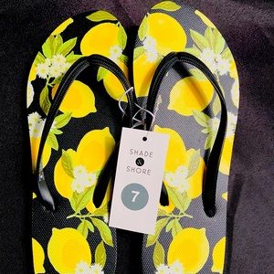 Shade & Shore Lemon Print Flip Flop size 7. NWT